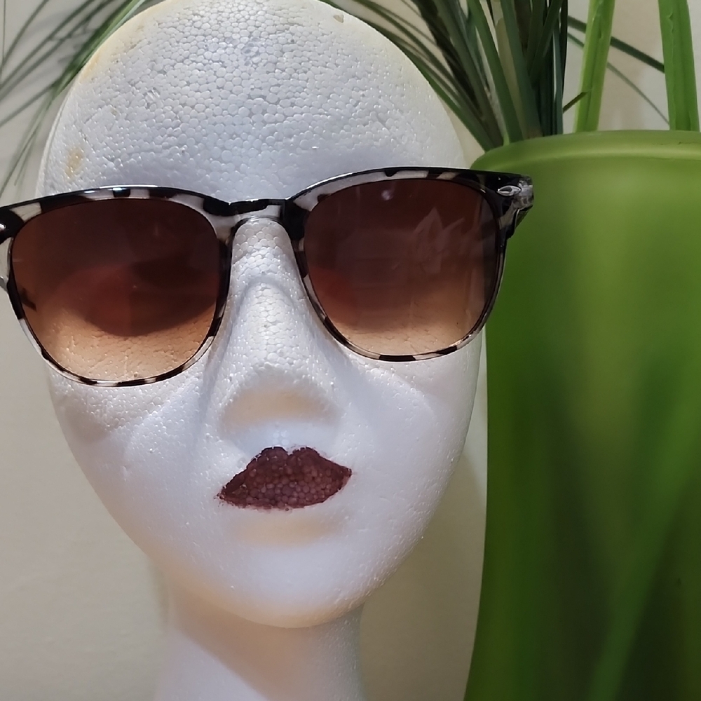 Brown Sunglasses w/ Tortoise shell Design-NWOT